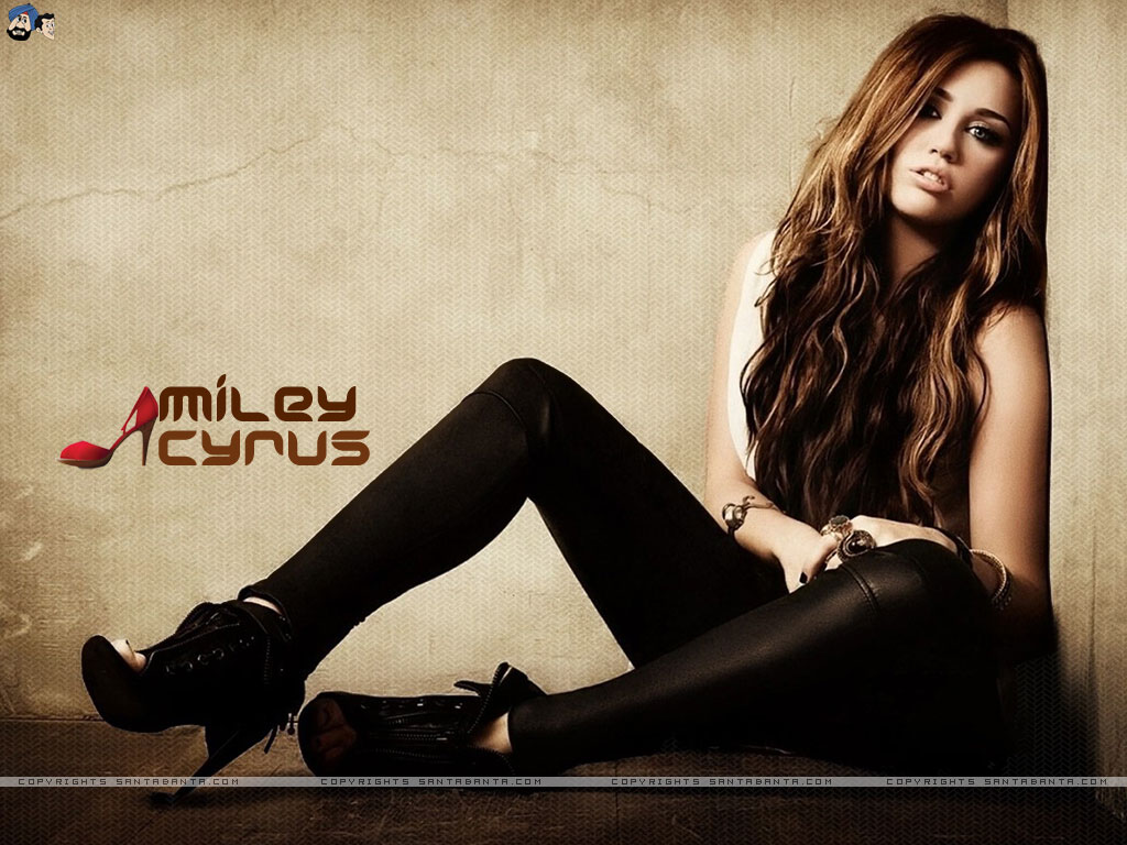 Miley Cyrus Smile Wallpaper